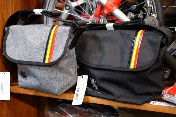 画像1: カペルミュール　ミニショルダーバッグ　グレーのみ (1)