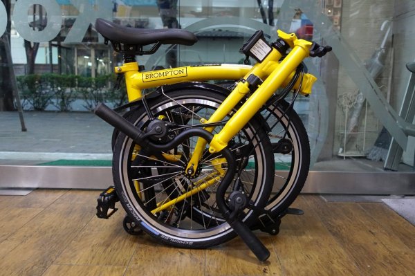 画像2: 英国　BROMPTON 　バンブルビーイエロー　MID ハンドル　12速   (2)